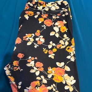 Lularoe tall and curvy leggings